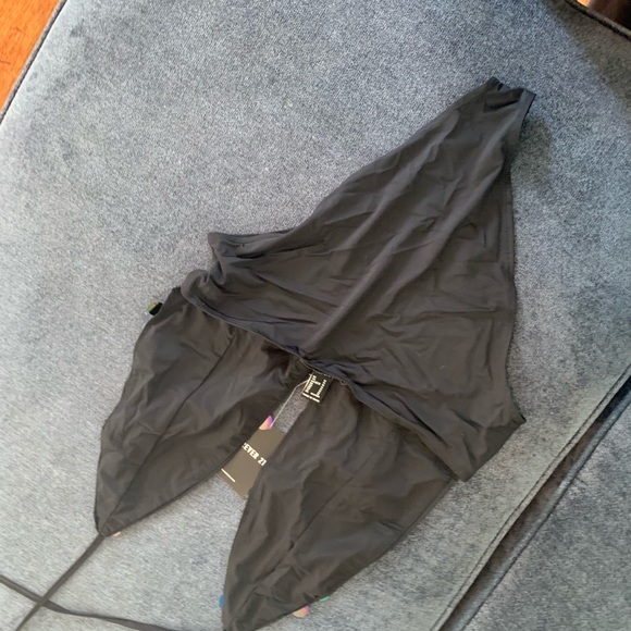 Party top. - Picture 3 of 3